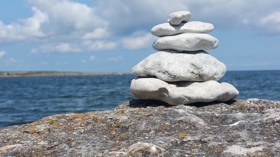 Stenar på strand Gotland